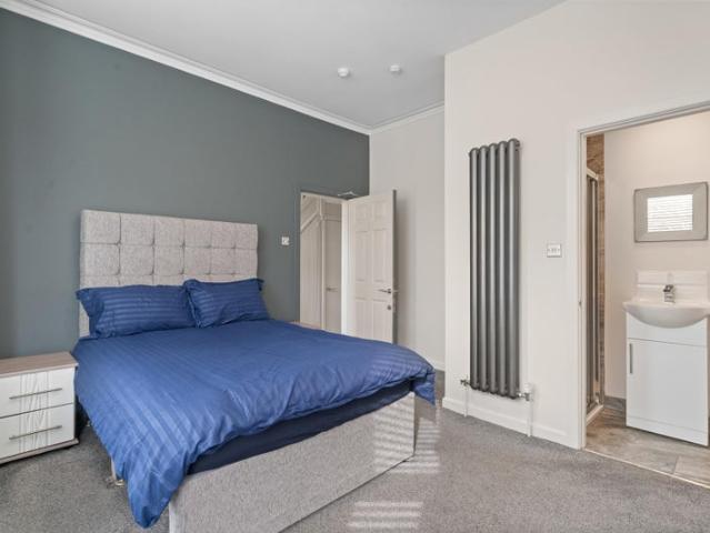 6 bed, 5 bath house in L9, bills inc,recent refurb