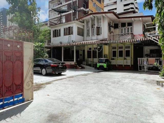 6 Bed 7 Bath 676 SQ.M House in sukhumvit 27