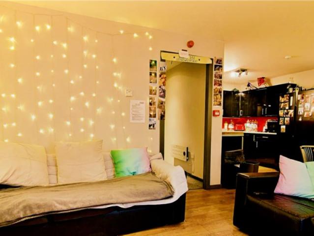 6 Bed 2 Bath
