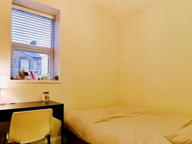 6 Bed 2 Bath