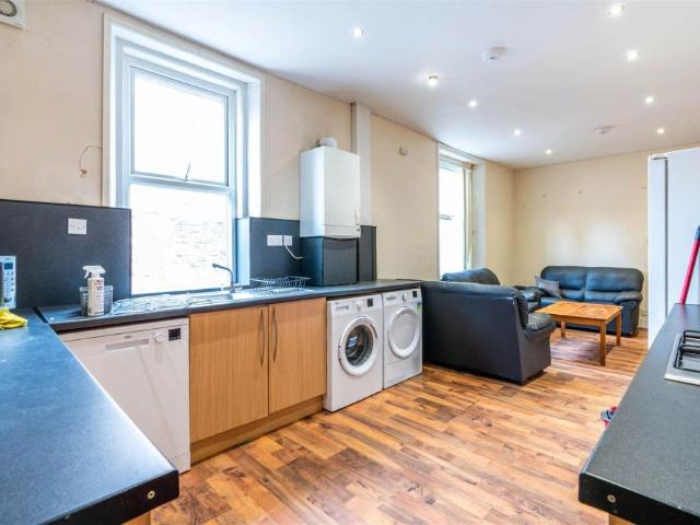 6 bed terraced house to rent in Cavendish Place, Jesmond, NE2