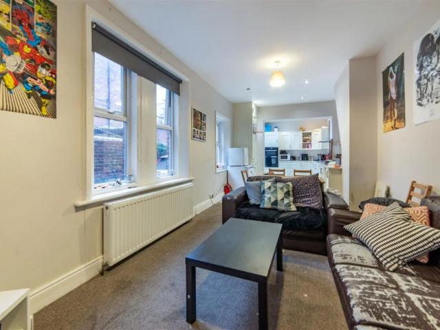 6 bed terraced house to rent in Devonshire Place, Jesmond, NE2