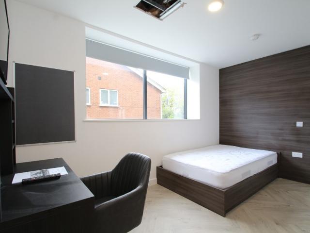 6 bed Apartment for Rent
