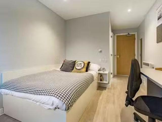 6 Bed Club Ensuite