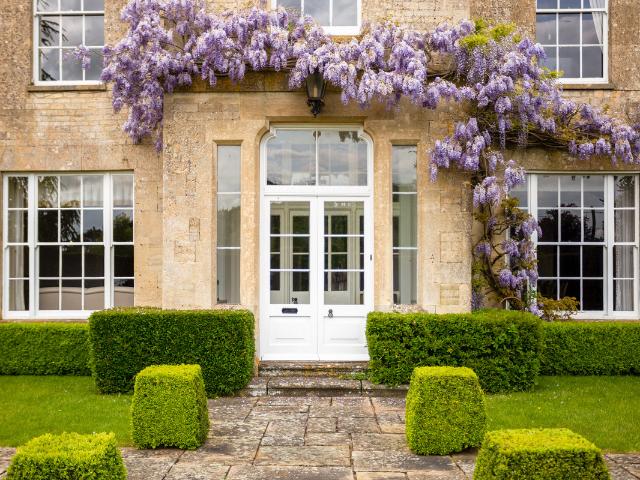 6 bed Detached House To Let