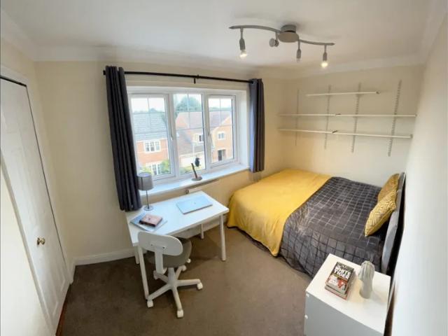 6 bed detached house to rent in Chestnut Hill, Norwich, Norfolk