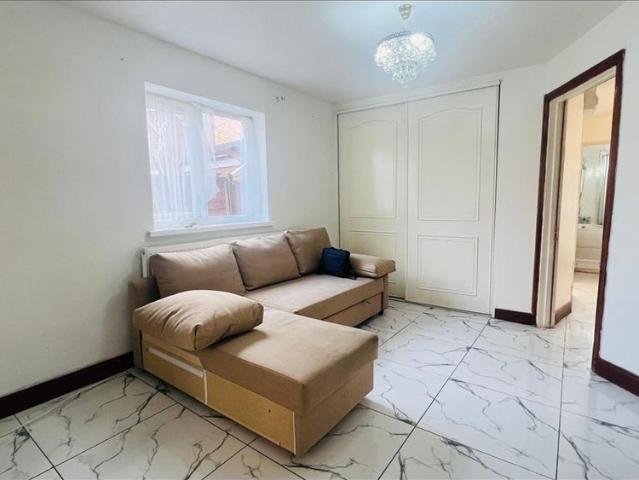 6 Bed Detached House, Dunsmore Road, LU1