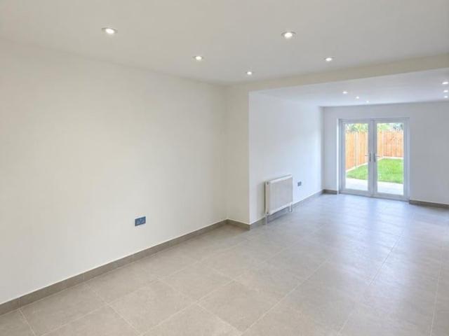 6 Bed Detached House, Green Lane, LU2