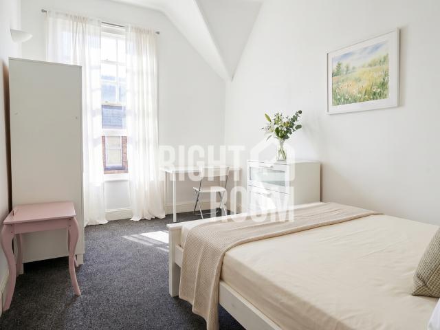 6 Bed Flat, Edinburgh Road. 6 bed apartment to rent £2,950 pcm £681 pw