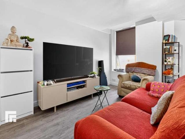 6 bed flat for sale