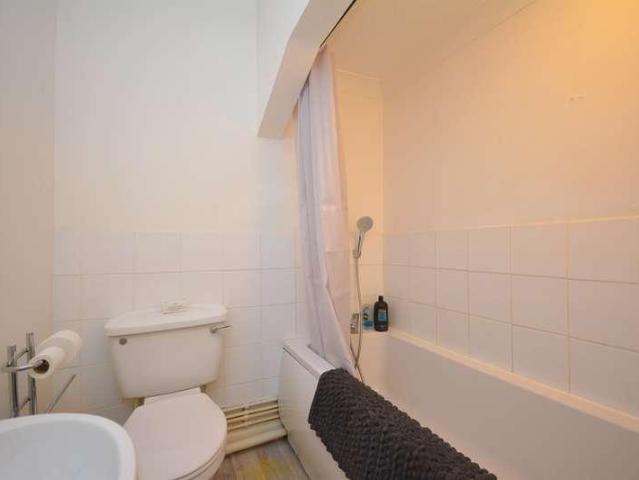 6 bed flat for sale