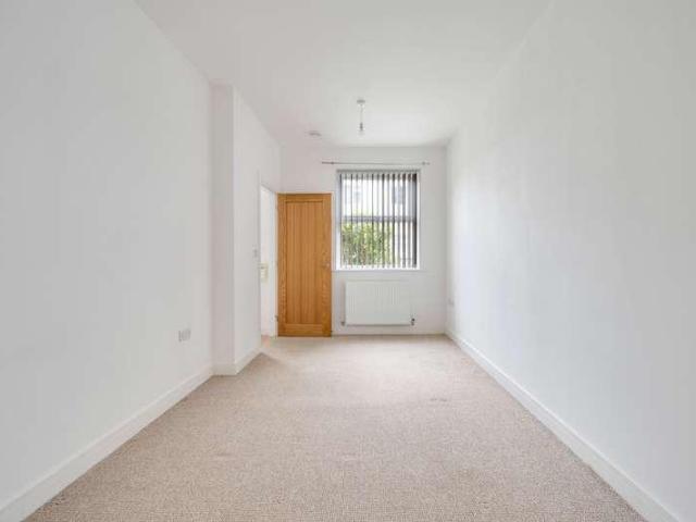 6 bed flat for sale