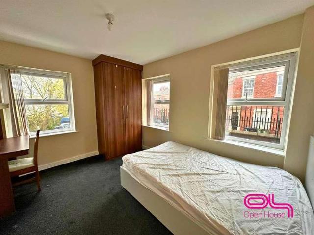 6 bed flat for sale