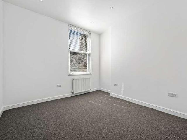 6 bed flat for sale