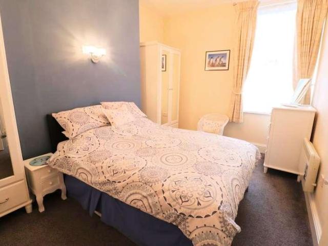 6 bed flat for sale