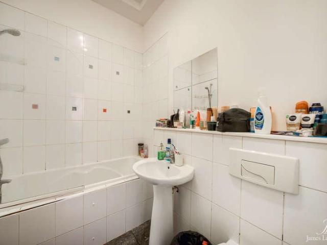6 bed flat for sale