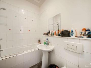 6 bed flat for sale