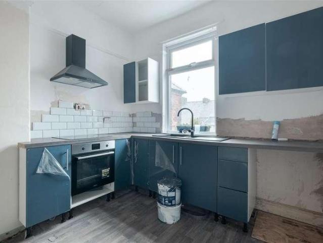 6 bed flat for sale