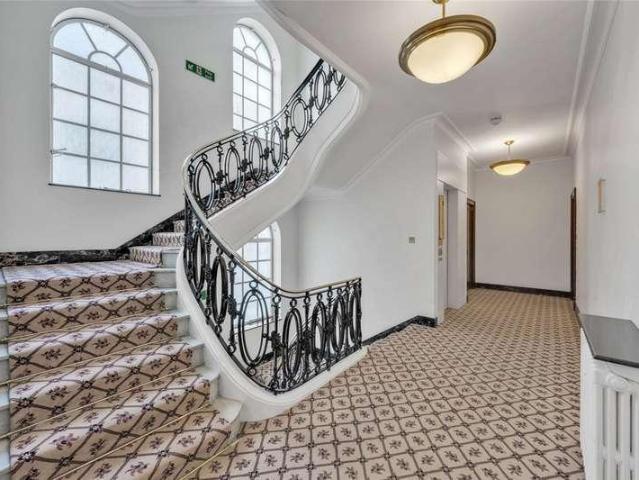 6 bed flat for sale