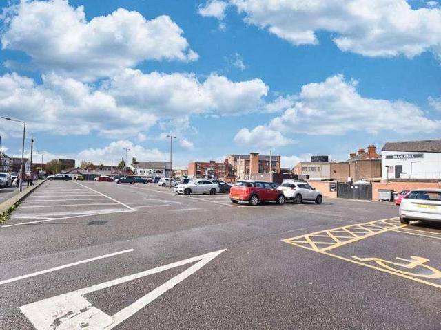 6 bed flat for sale