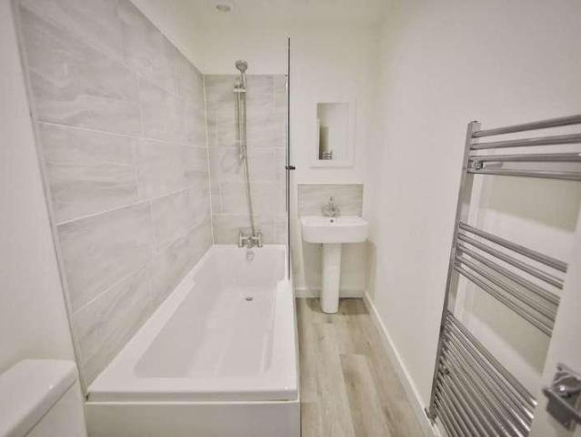 6 bed flat for sale