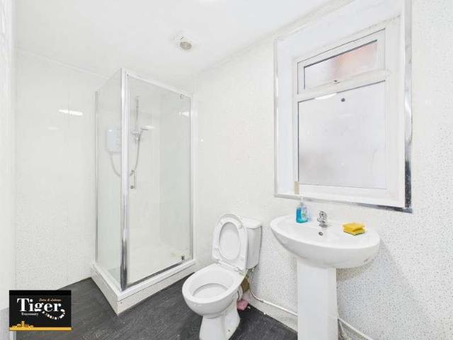 6 bed flat for sale