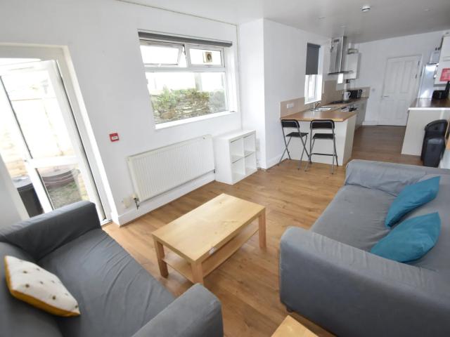 6 bed house to rent in Miskin Street, Cathays, CF24