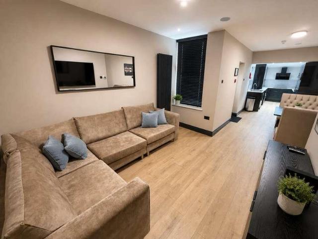 6 bed house to rent