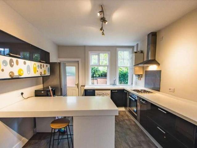 6 bed house to rent