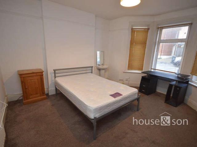 6 bed house to rent