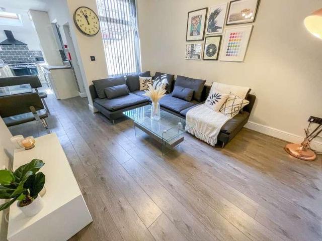 6 bed house to rent