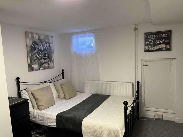 6 bed house to rent