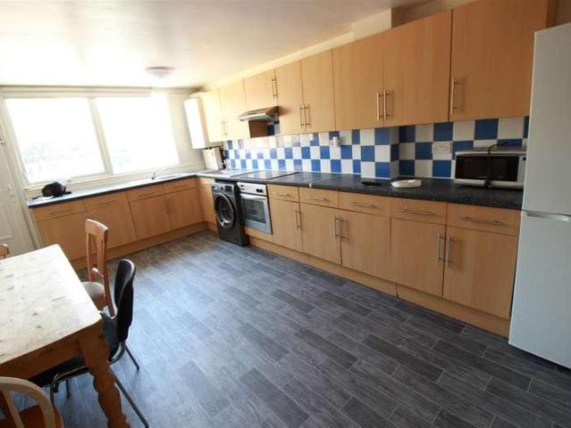 6 bed house to rent