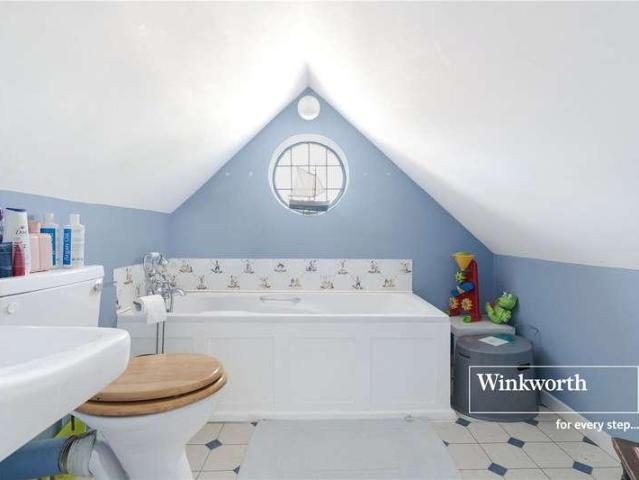 6 bed house for sale