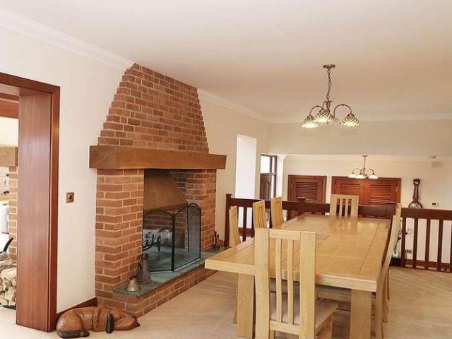 6 bed house for sale