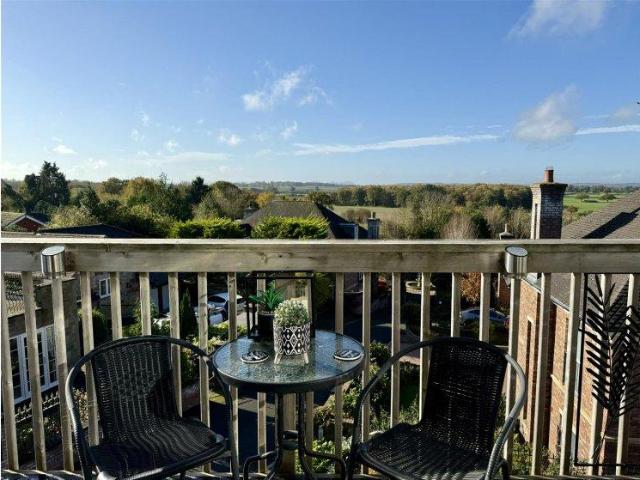 6 bed house for sale