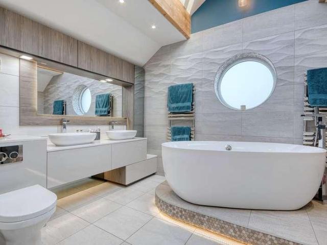 6 bed house for sale