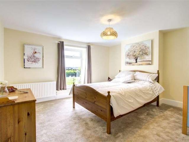 6 bed house for sale