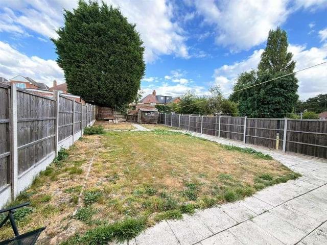 6 bed house for sale
