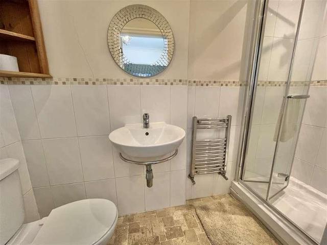 6 bed house for sale