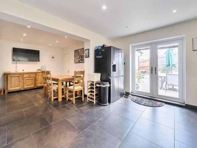 6 bed house for sale