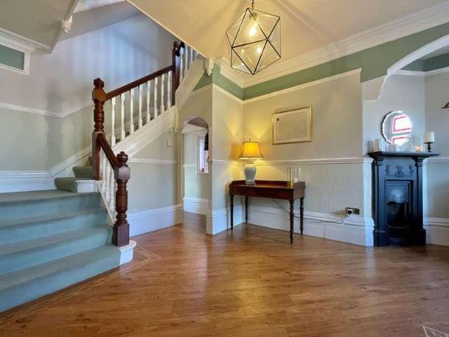 6 bed house for sale