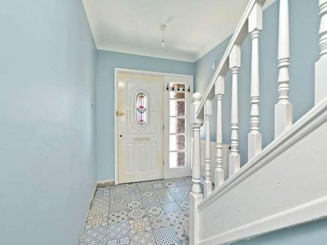 6 bed house for sale