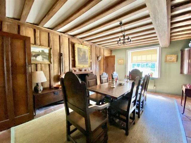 6 bed house for sale