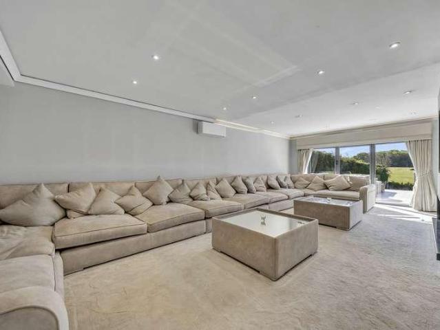 6 bed house for sale