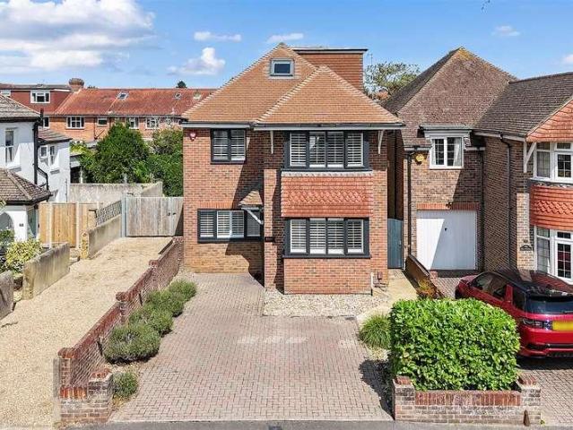 6 bed house for sale