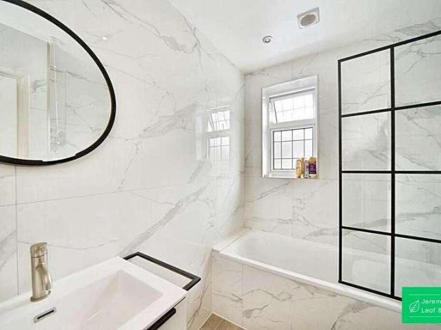 6 bed house for sale