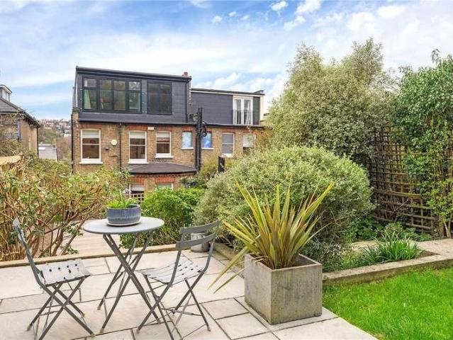 6 bed house for sale