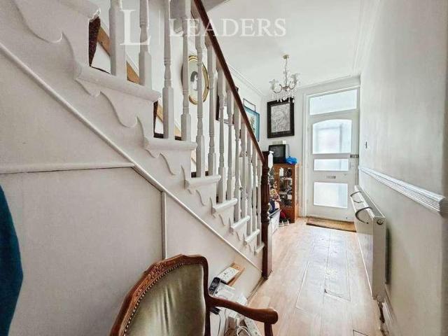 6 bed house for sale