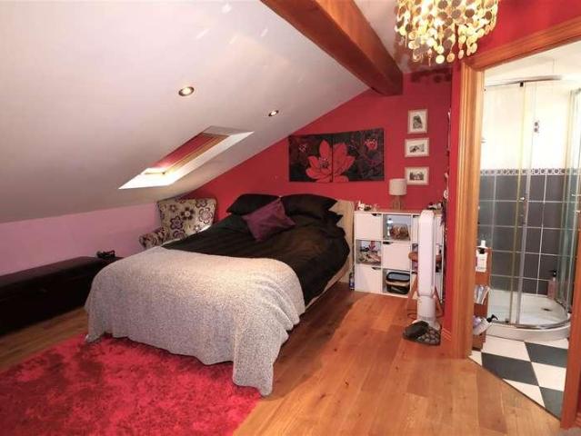 6 bed house for sale